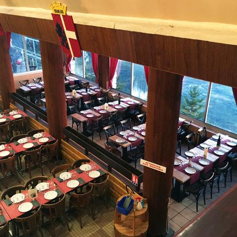 Réception dans la salle du Restaurant Les Quatre Vallées