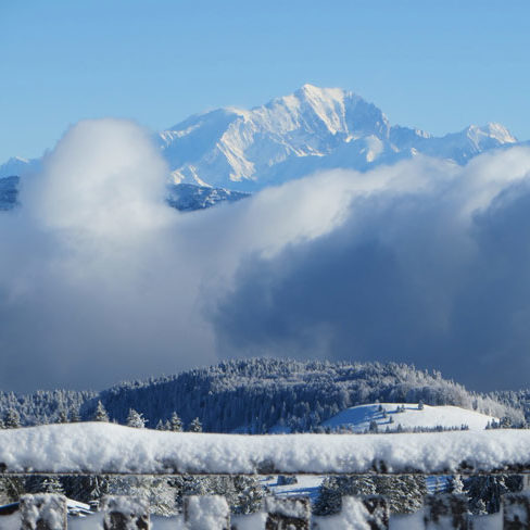 Vue panoramique sur le Mont-Blanc